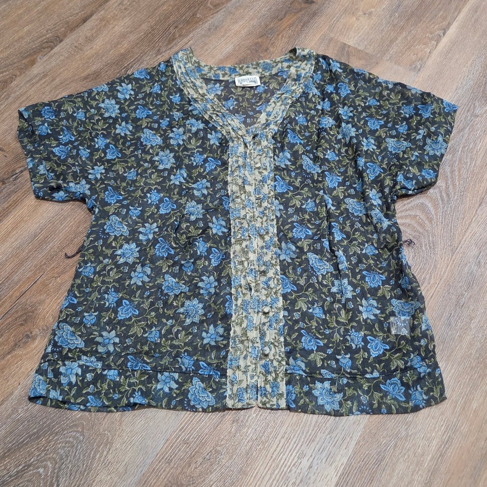 Converse One Star Floral Short Sleeve Pleated Button Front Blouse Blue Small